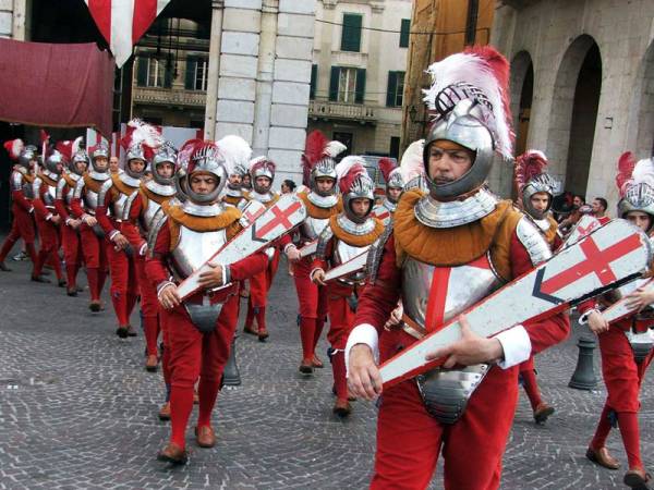 GIOCO DEL PONTE - LE TANTE BELLEZZE di PISA.....