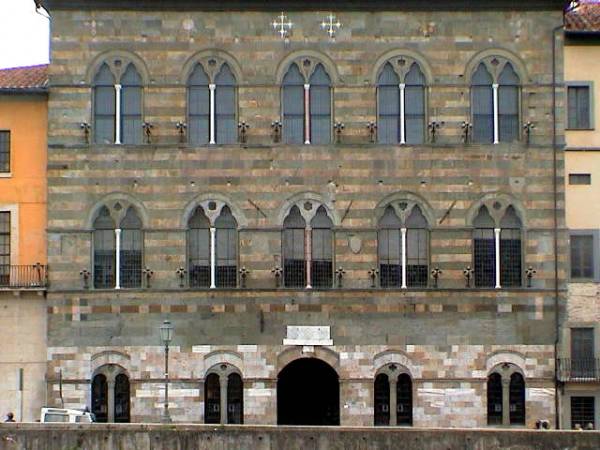 PALAZZO SEDE DEL COMUNE - LE TANTE BELLEZZE di PISA.....