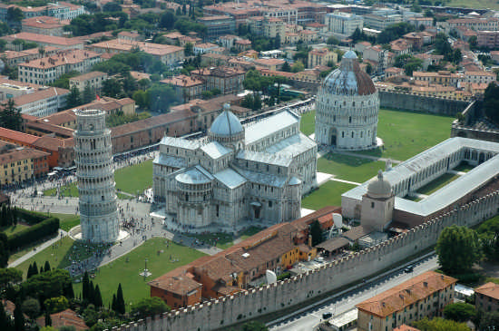 PIAZZA DEI MIRACOLI - LE TANTE BELLEZZE di PISA.....