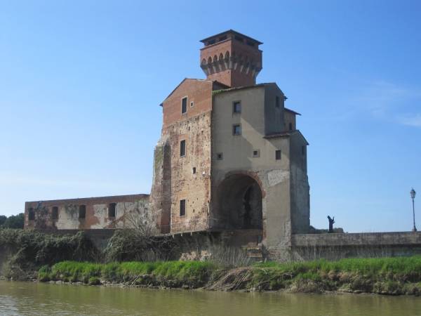 TORRE GUELFA- LE TANTE BELLEZZE di PISA.....